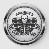 Custom ADD NAME Skull Skateboard Skate Shop Große Wanduhr (Vorderseite)