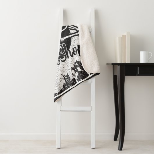 Custom ADD NAME Skull Skateboard Skate Shop Sherpadecke (Beispiel)