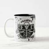 Custom ADD NAME Skull Skateboard Skate Shop Zweifarbige Tasse (Links)