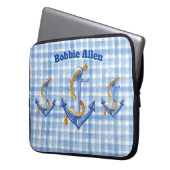 Custom Anchor and Rope Blue Gingham Laptopschutzhülle (Vorderseite Links)