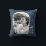Custom Arch Shape Wedding Foto Date Navy Blue Kissen<br><div class="desc">Custom Arch Form Hochzeitdatum Foto Navy Blue Throw Kissen</div>