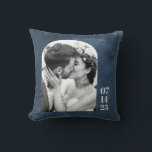 Custom Arch Shape Wedding Foto Date Navy Blue Kissen<br><div class="desc">Custom Arch Form Hochzeitdatum Foto Navy Blue Throw Kissen</div>