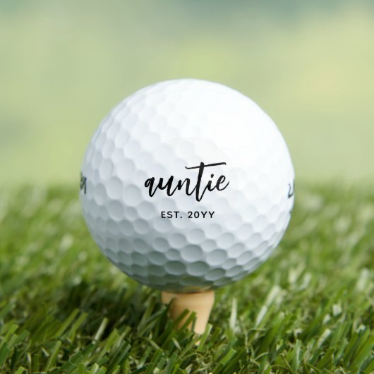 Custom Auntie Est. Modern Brush Script Typografie Golfball (Insitu T-Shirt)
