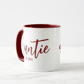 Custom Auntie Est. Modern Brush Script Typografie Tasse (Vorderseite Links)