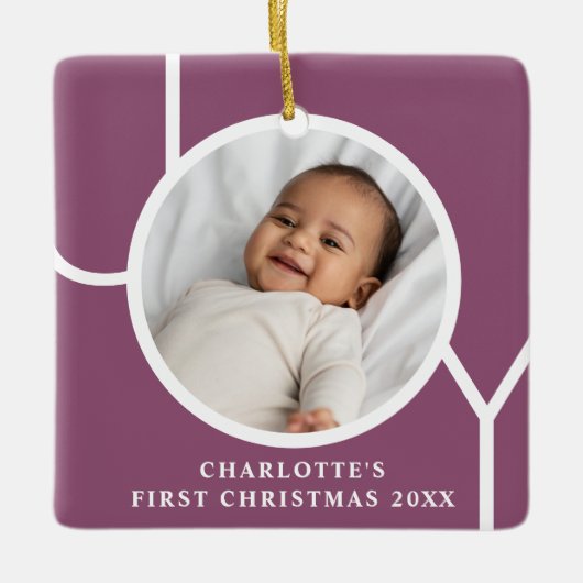 Custom Baby's First Christmas Holiday Foto Lila Keramikornament (Vorderseite)