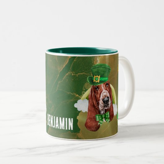 Custom Basset Hound Gold St Patricks Day Zweifarbige Tasse (VorderseiteRechts)