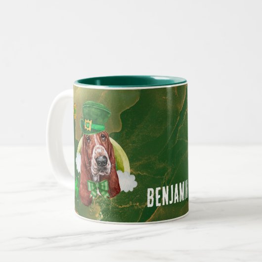Custom Basset Hound Gold St Patricks Day Zweifarbige Tasse (Vorderseite Links)