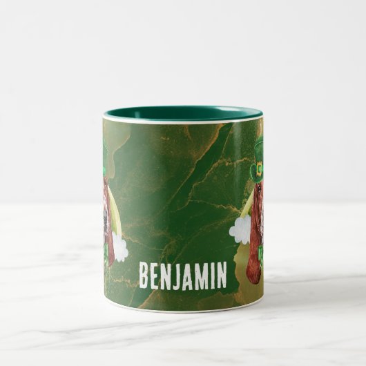 Custom Basset Hound Gold St Patricks Day Zweifarbige Tasse (Mittel)