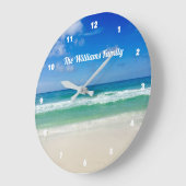 Custom Beach House Family Große Wanduhr (Winkel)