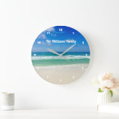 Custom Beach House Family Große Wanduhr (Zuhause)