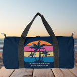 Custom Beach Vacation Niedlich Tropical Palm Tree  Duffle Bag<br><div class="desc">Niedlicher Sonnenuntergang mit blauen Duffeltaschen für einen Badeurlaub oder einen Familienausflug ins Meer. Cooles personalisiertes Geschenk mit tropischen Palmen und hübschen Rosa und Blau mit Ihrem personalisierten Namen oder anderen Text.</div>