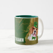 Custom Beagle Gold St Patricks Day Zweifarbige Tasse (VorderseiteRechts)