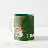 Custom Beagle Gold St Patricks Day Zweifarbige Tasse (Vorderseite Links)