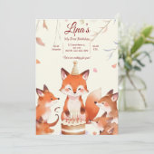 Custom Birthday Invitation with Cute Foxes Einladung (Stehend Vorderseite)
