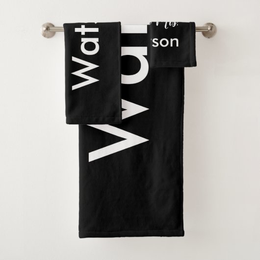 Custom Black and White Mr & Mrs Bath Handtuch Set (Insitu)