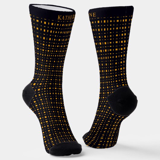 Custom Black and Yellow Orange Checkered Pattern Socken (Gewinkelt)