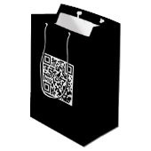 Custom Black Gift Bag mit QR Code Mittlere Geschenktüte (Rückseite Schrägansicht)
