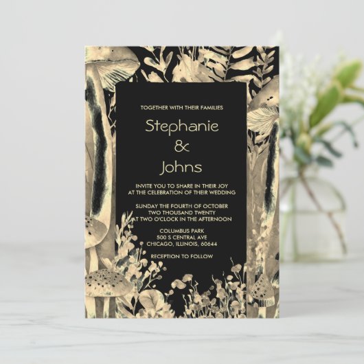 Custom Black Gold Brown Mushrooms Woodland Hochzei Einladung (Stehend Vorderseite)