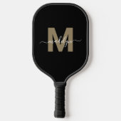 Custom Black Gold Modern Script Name Monogram Pickleball Schläger (Rückseite)