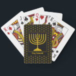 Custom Black Hanukkah MENORAH Spielkarten<br><div class="desc">Elegante schwarze MENORAH Spielkarten, die mit Imitaten goldene Menorah in einem gefliesten Muster zeigen. In der Mitte befindet sich ein Bild einer großen menorah, die CUSTOMIZABLE ist, sodass Sie Ihr eigenes Bild hochladen können. Darunter steht CHAG SAMEACH. Dies ist auch anpassbar, sodass Sie Ihren Gruß und/oder Namen hinzufügen können, etc...</div>
