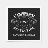 Custom Black Vintag Aged to Perfect Geburtstag Serviette (Vorderseite)