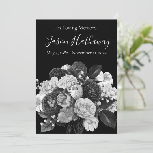 Custom Black & White Floral Memorial Program Einladung (Stehend Vorderseite)