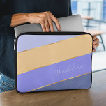 Custom Blue Violet Lavendel Soft Gelb Streifen Art Laptopschutzhülle<br><div class="desc">Behalt dein neues elektronisches Gerät sicher vor Stößen und Kratzern mit diesem modischen,  gürtelblauen,  lavendelfarbenen,  hellgelben und pastellfarbenen,  violett gestreiften Neopren-Laptop-Ärmel mit Reißverschluss. Mit Raum zum Anpassen mit Namen,  Monogramm oder Initialen Ihrer Wahl. Schönes,  modernes und cooles Cover für den Trend-versierten und kunstliebenden angesagten Trendsetter oder trendigen Retro-Chic-Look-Motiv-Liebhaber.</div>