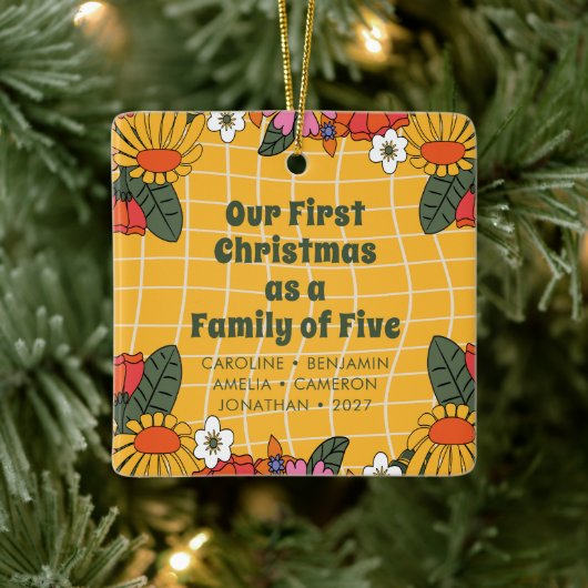 Custom Boho Groovy Erste Weihnachtsfamilie von fün Keramikornament (Baum)