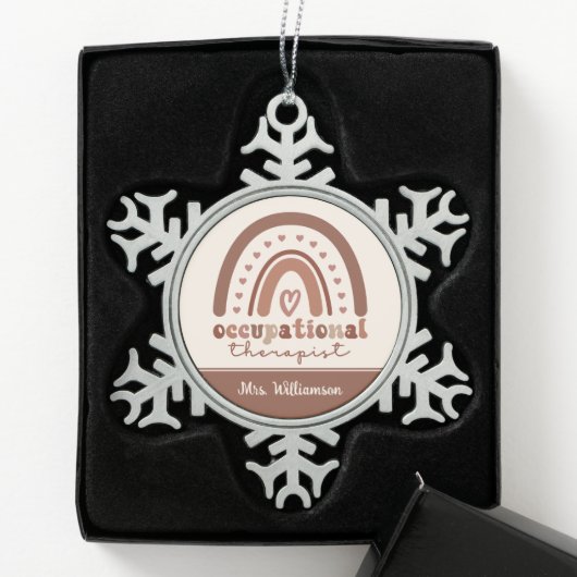 Custom Boho Rainbow OT Berufs-Therapeut Schneeflocken Zinn-Ornament (Box)