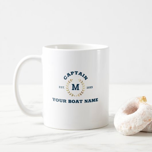 Custom Boot Captain Monogram Gold Laurel Nautic Kaffeetasse (Mit Donut)