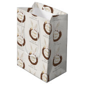 Custom Bunny Ears Wreath Easter Nest Pattern Ivory Mittlere Geschenktüte (Rückseite Schrägansicht)