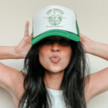 Custom Camp Bachelorette Trucker Hat Truckerkappe<br><div class="desc">Wir freuen uns,  Ihnen unsere neuen Bachelorette LKWs vorstellen zu können,  die für jeden Anlass perfekt sind - Junggeselinnen-Abschied,  Bachelor Party,  Geburtstagsparty oder eine lustige Mädchenreise. Ob Sie am See oder in den Bergen feiern möchten,  diese Camping-LKWs sind das perfekte Gastgeschenk für Ihre nächste Veranstaltung.</div>