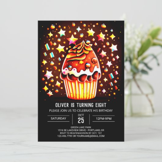 Custom Chocolate Bliss Muffin Geburtstag Einladung (Stehend Vorderseite)