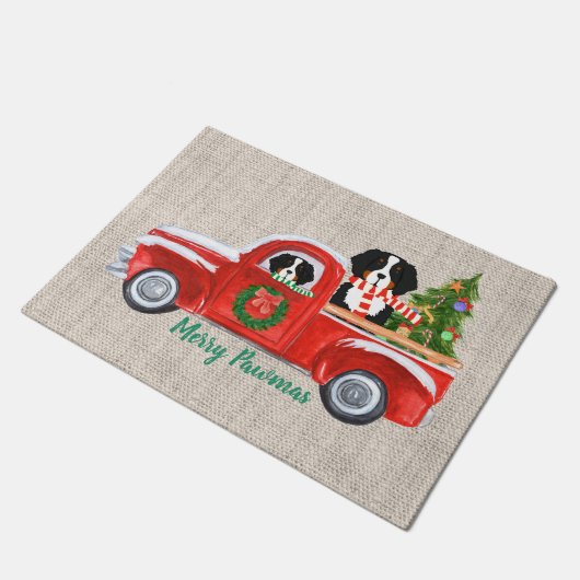 Custom Christmas Berner Hunde Red Truck Burlap Fußmatte (Schrägansicht)