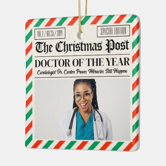 Custom Christmas Doctor Gift, Fun Newspaper Doctor Keramikornament (Links)
