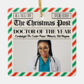 Custom Christmas Doctor Gift, Fun Newspaper Doctor Keramikornament (Vorderseite)