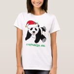 Custom Christmas Panda Bear Santa T-Shirt<br><div class="desc">Dieses niedliche personalisierte Santa Panda Mädchen's Shirt ist ein wunderschönes Tiergeschenk für einen Menschen,  Lieben Panda Bären und rot-grüne Weihnachtsgeschenke. Ich mag wilde Tiere und ein Weihnachtsbär nimmt den Kuchen mit einer roten Weihnachtsmannmütze! Fügen Sie Ihren eigenen Text grün hinzu.</div>