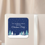 Custom Christmas Party Winter Trees Blue Quadratischer Aufkleber<br><div class="desc">Der wunderschöne Mitternachtsblauer Himmel mit Weihnachtsbäumen schmückt diesen hübschen Weihnachtsaufkleber für ein Familienfest. Schneeflocken den herrlichen Wald und weiße Schneeflocken springen in der Nachtluft hinunter. Personalisieren Sie diese hübschen Aufkleber für Urlaubsgeschenke.</div>