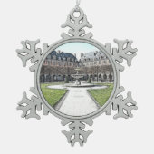 Custom Christmas Place des Vosges Paris Schneeflocken Zinn-Ornament (Vorderseite)