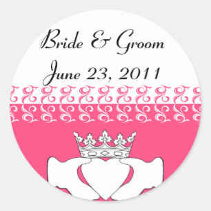 Custom Claddagh in Pink Runder Aufkleber
