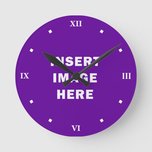 Custom Clock Template with White Roman Numerals Runde Wanduhr (Vorderseite)
