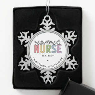 Custom Colorful Registered Nurse RN Abschluss Schneeflocken Zinn-Ornament