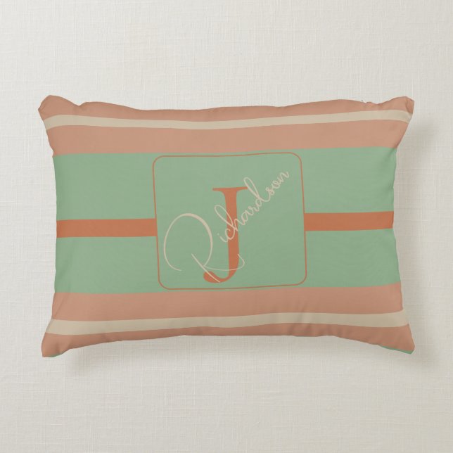 Custom Coral Sage Stripe Monogram Boho Pastel Chi Dekokissen (Vorderseite)