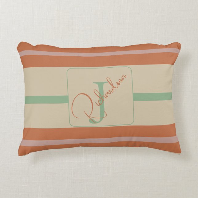 Custom Coral Sage Stripe Monogram Boho Pastel Chi Dekokissen (Vorderseite)