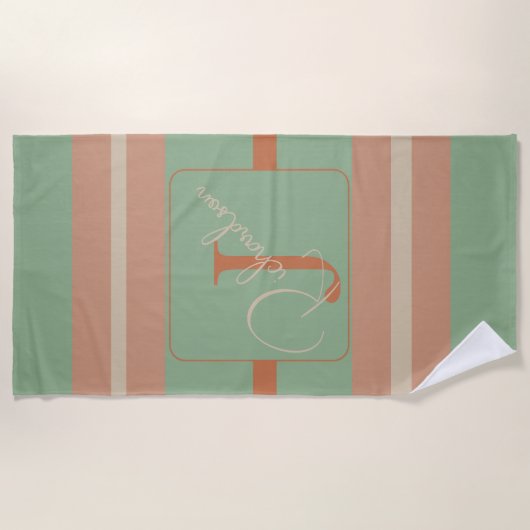 Custom Coral Sage Stripe Monogram Boho Pastel Chi Strandtuch (Vorderseite)