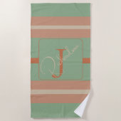 Custom Coral Sage Stripe Monogram Boho Pastel Chi Strandtuch (Vorderseite)
