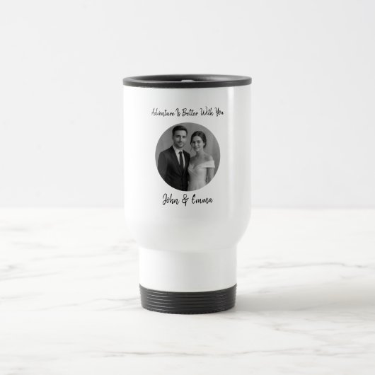 Custom Couple – Adventure Is Better With You Reisebecher (Mittel)