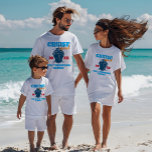 Custom Cruise Squad 2024 Personalisiert Funny Grou T-Shirt<br><div class="desc">Mit dem "Custom Cruise Squad 2024 Personalisiert Funny Group T - Shirt" können Sie ein Leben lang erleben - eine lebendige und personalisierte Ergänzung zu Ihrem Kreuzfahrtschrank. Ob Sie als Familie segeln, einen Geburtstag feiern oder eine Gruppenreise 2024 unternehmen möchten, dieses Shirt soll Ihrem Kreuzfahrtschiff eine farbenfrohe und unterhaltsame Touch...</div>