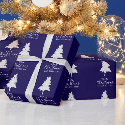 Custom Dark Blue White Christmas Tree Family Name Geschenkpapier (Feiertage)