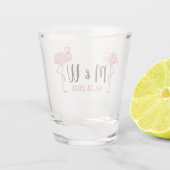 Custom Date Monogram Niedlich Fun Pink Flamingoes Schnapsglas (Rückseite)